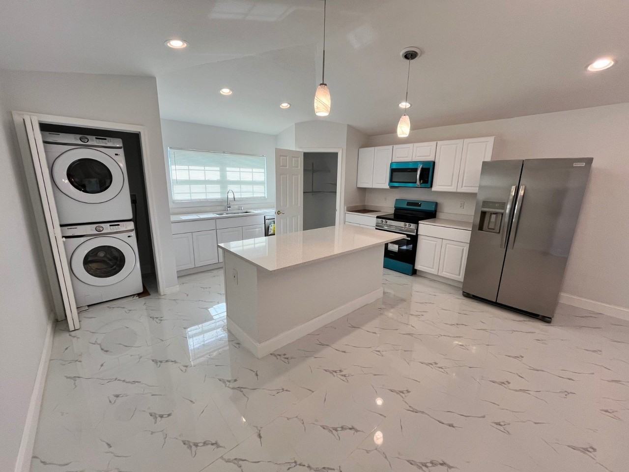 2025 W Bermuda Rd - Photo 5 of 12