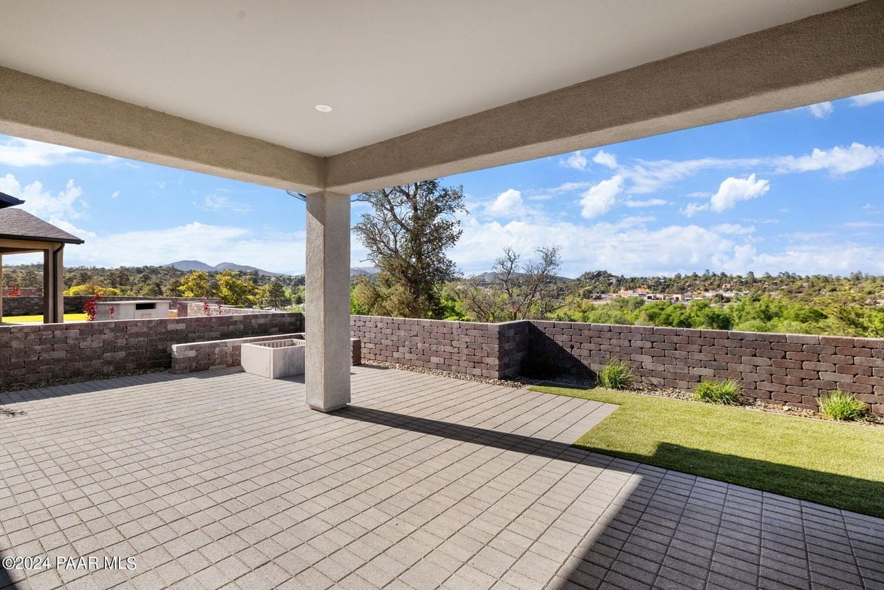 1328 Rockwood Dr - Photo 4 of 42