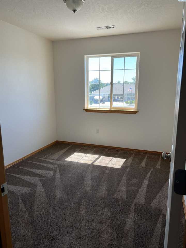 4519 Catalonia Dr - Photo 7 of 13