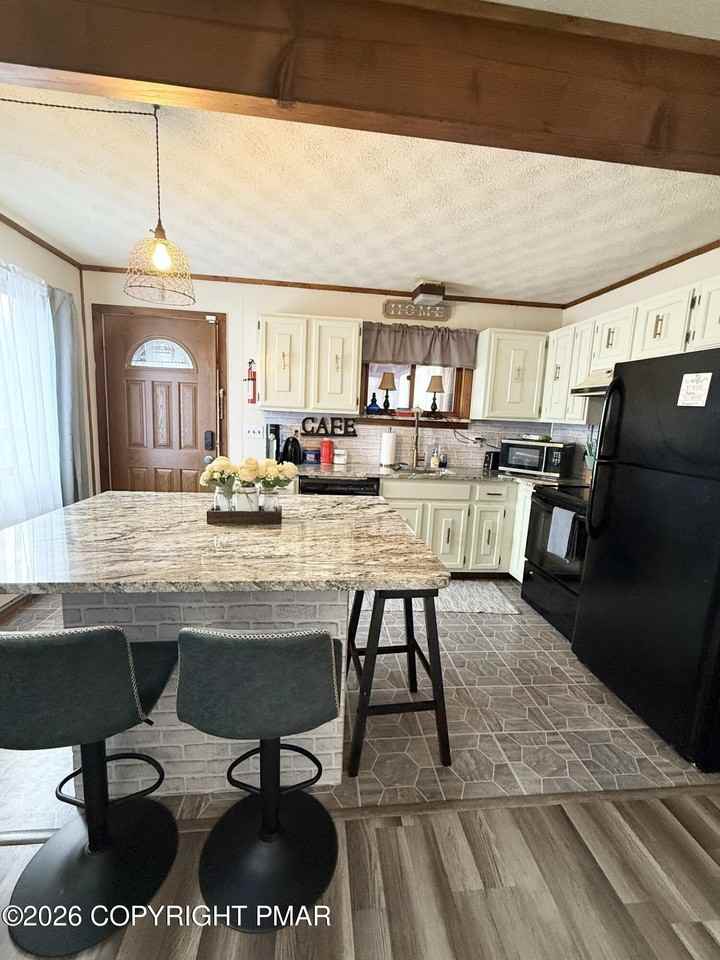 1037 Porter Dr - Photo 5 of 17