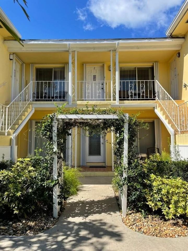 101 N Lakeside Dr #2 - Photo 2 of 35