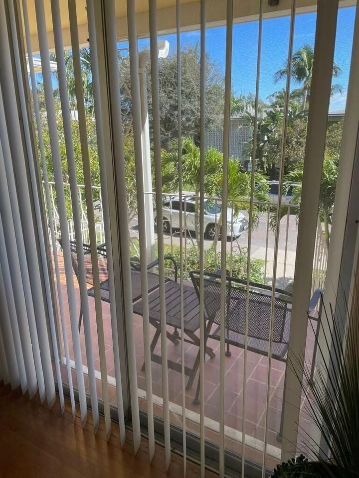 101 N Lakeside Dr #2 - Photo 4 of 35