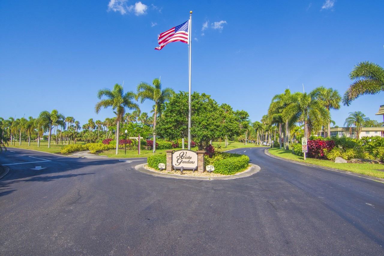 69 Royal Oak Ct #105 - Photo 2 of 32