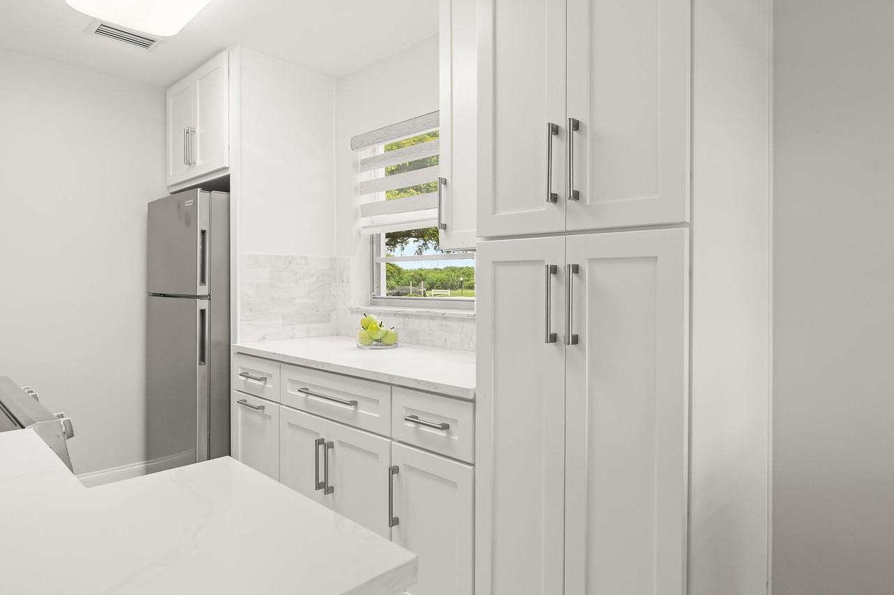 69 Royal Oak Ct #105 - Photo 4 of 32