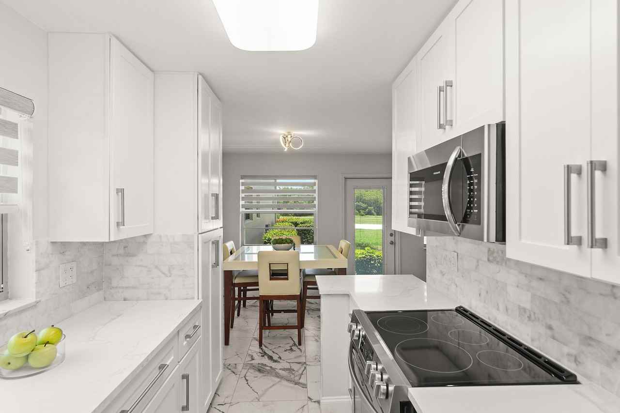 69 Royal Oak Ct #105 - Photo 6 of 32