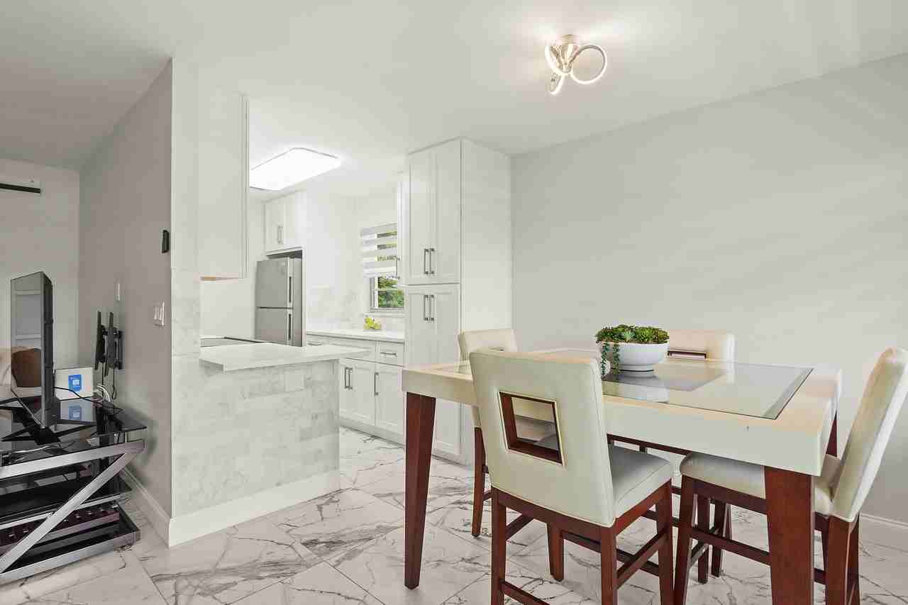 69 Royal Oak Ct #105 - Photo 7 of 32