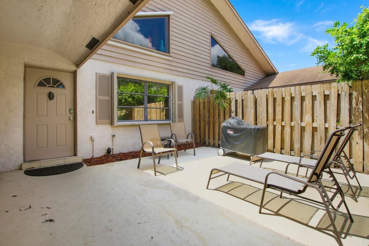 2046 Cove Ln - Photo 3 of 22