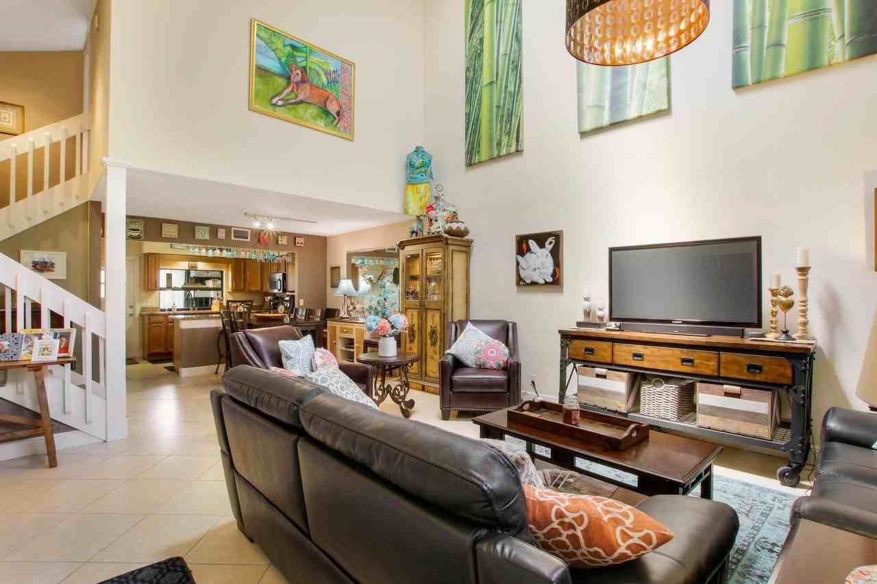 2046 Cove Ln - Photo 4 of 22