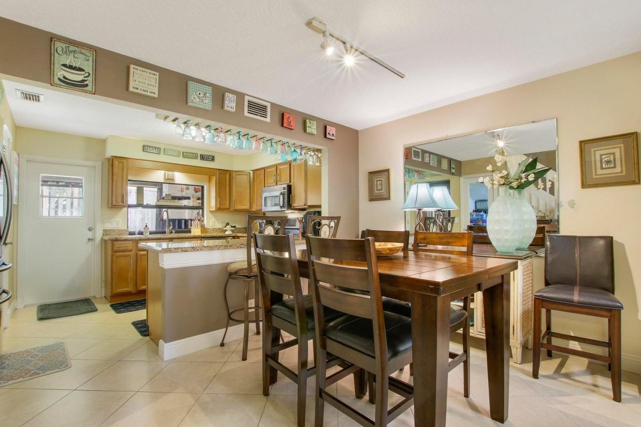 2046 Cove Ln - Photo 6 of 22