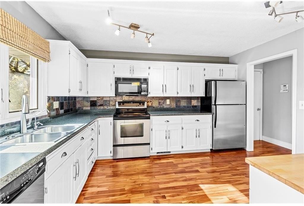 16405 13th Ave N - Photo 7 of 32