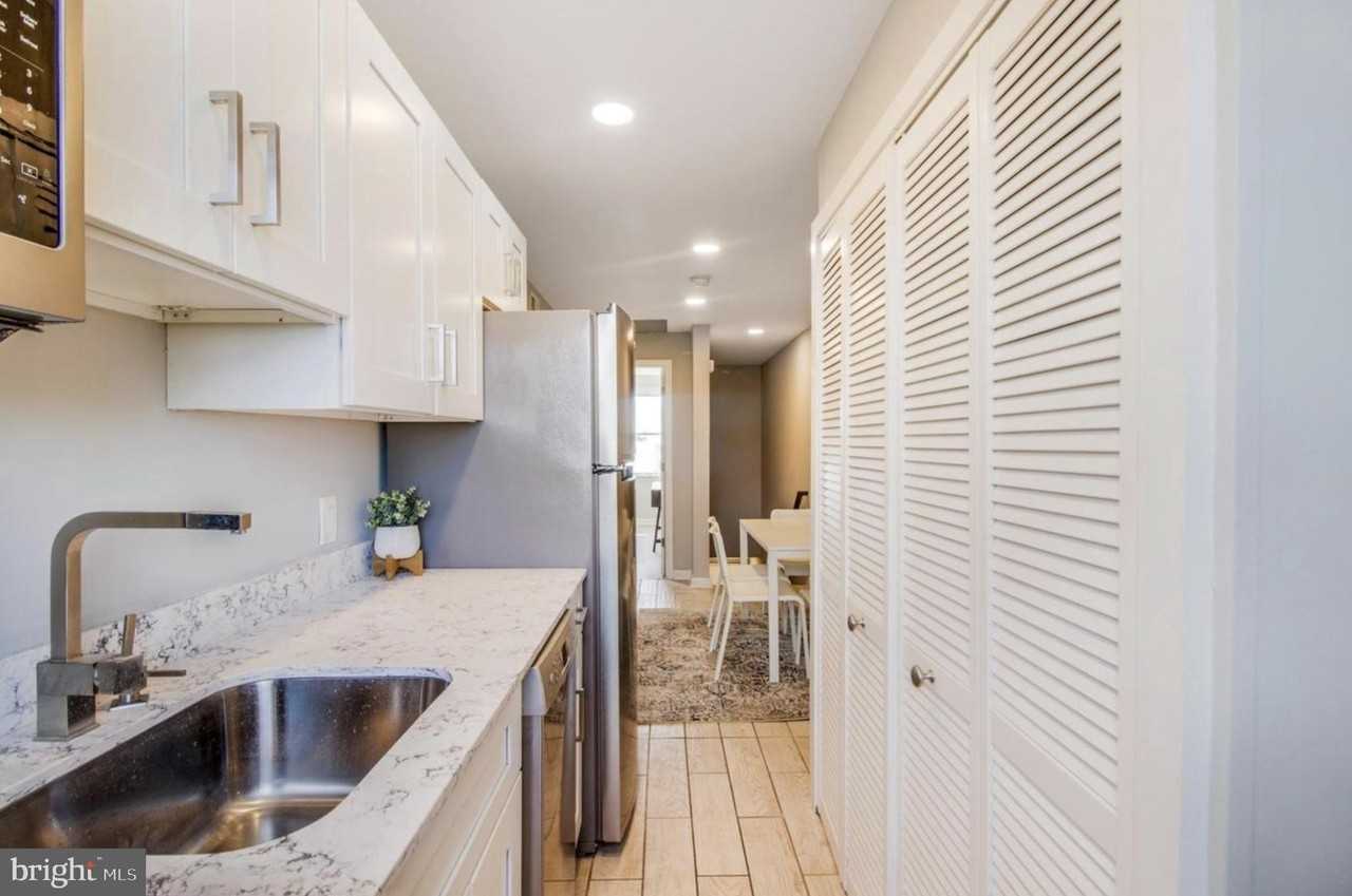 1149 Summit St Ne Apt 2 #2 - Photo 4 of 14