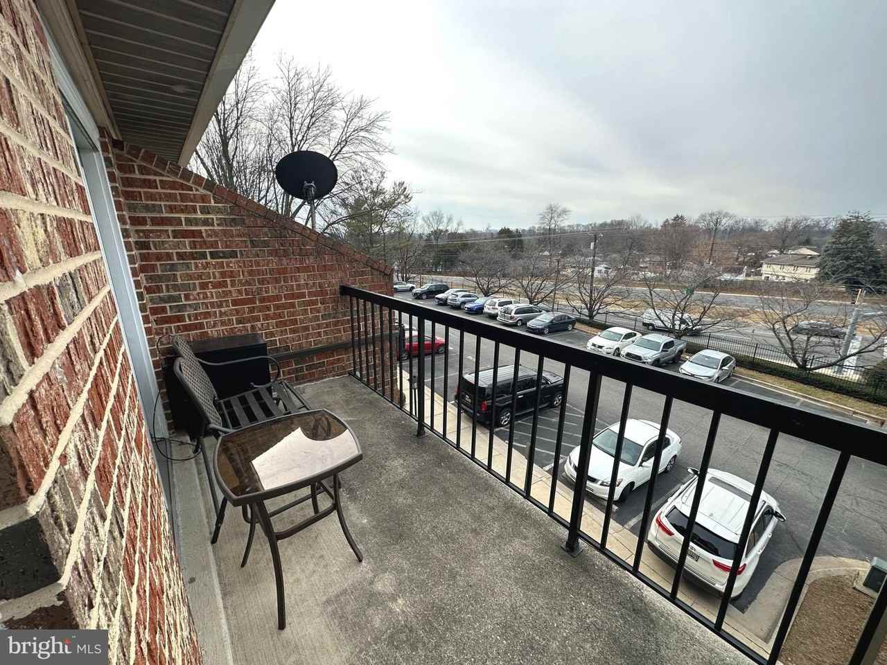 4033 Chesterwood Dr Unit 4033 #4033 - Photo 7 of 13