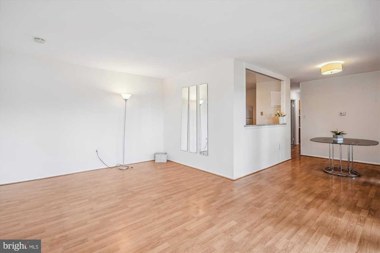 9274 Adelphi Rd Apt 202 #202 - Photo 4 of 25