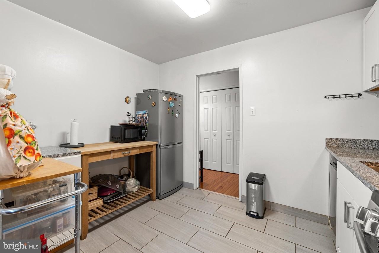 7244 Donnell Pl Apt D2 #D2 - Photo 4 of 25