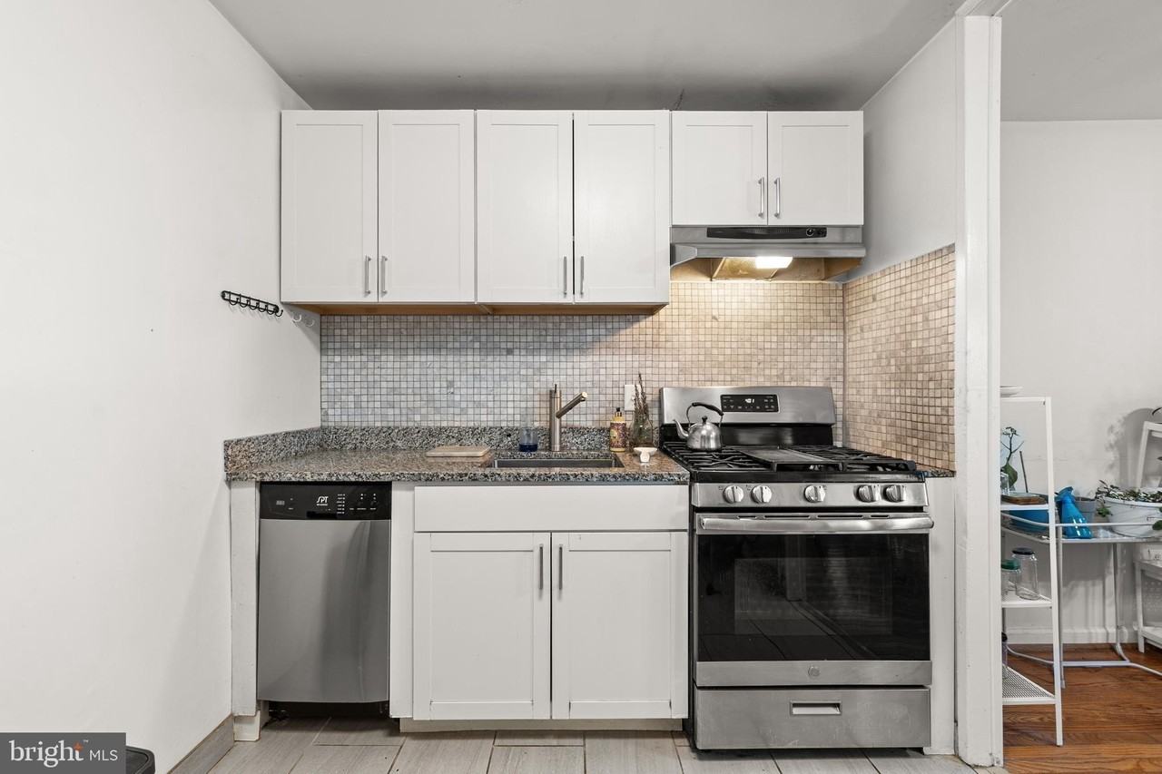 7244 Donnell Pl Apt D2 #D2 - Photo 5 of 25