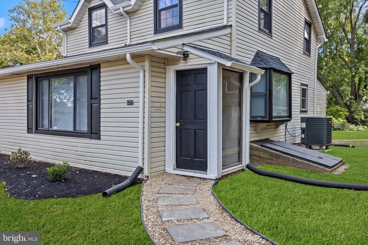 2555 Trenton Rd - Photo 2 of 28