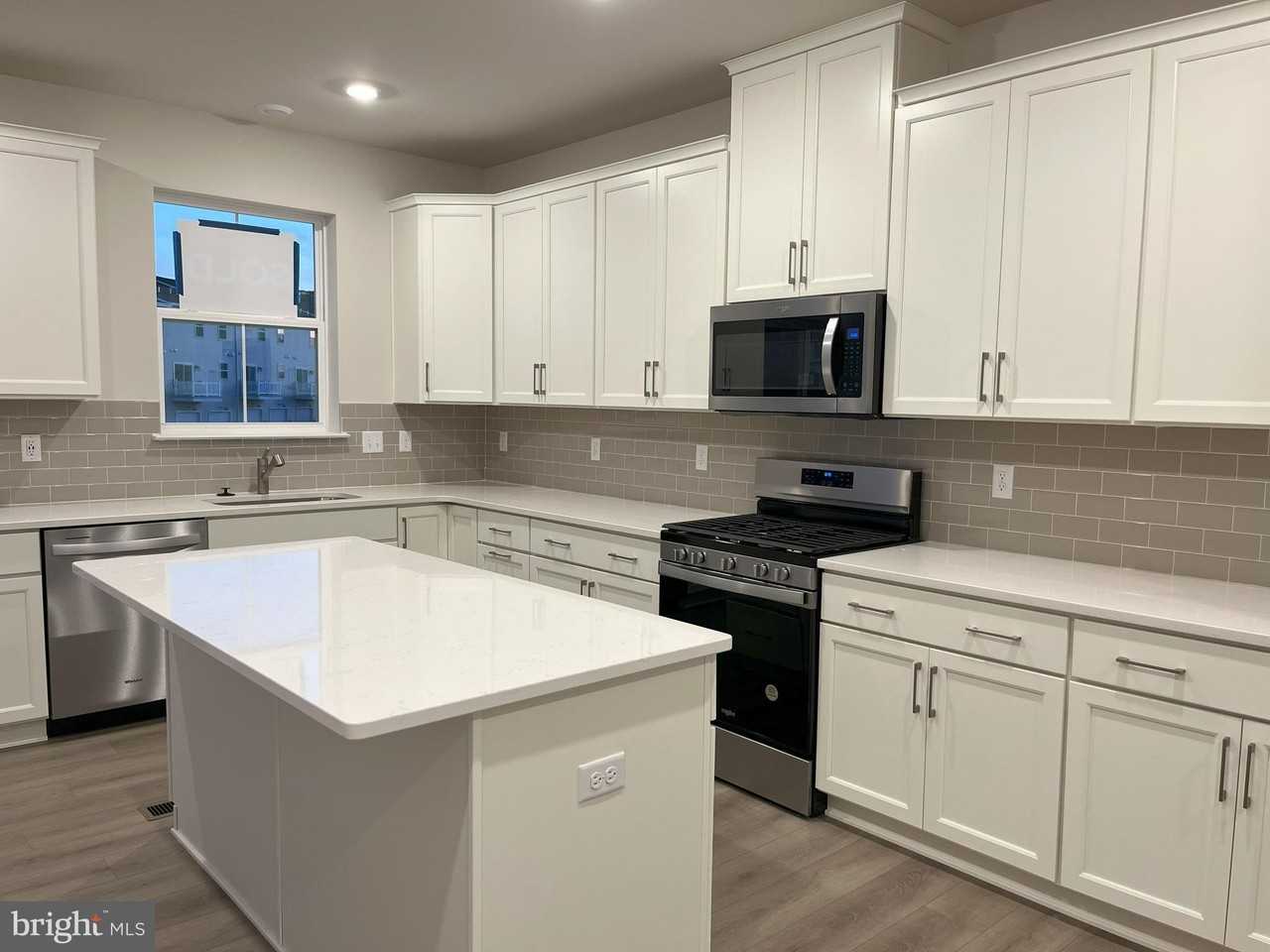 501 Titanium St - Photo 6 of 46