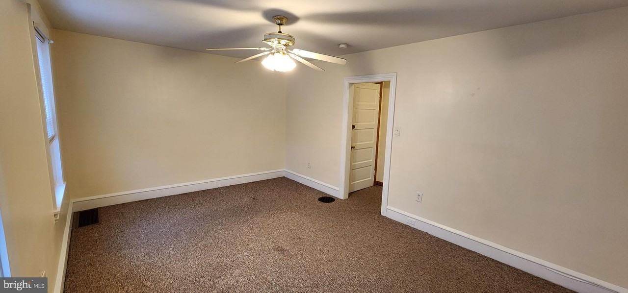 209 E Montgomery Ave - Photo 2 of 9