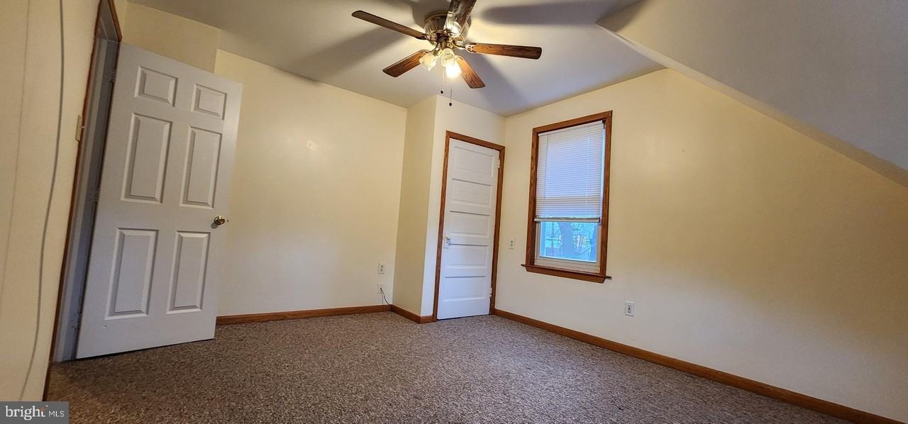 209 E Montgomery Ave - Photo 6 of 9