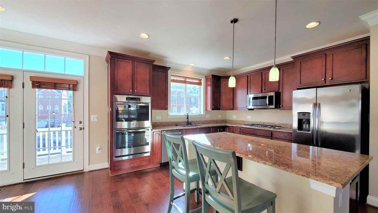 10607 School St - Photo 3 of 48