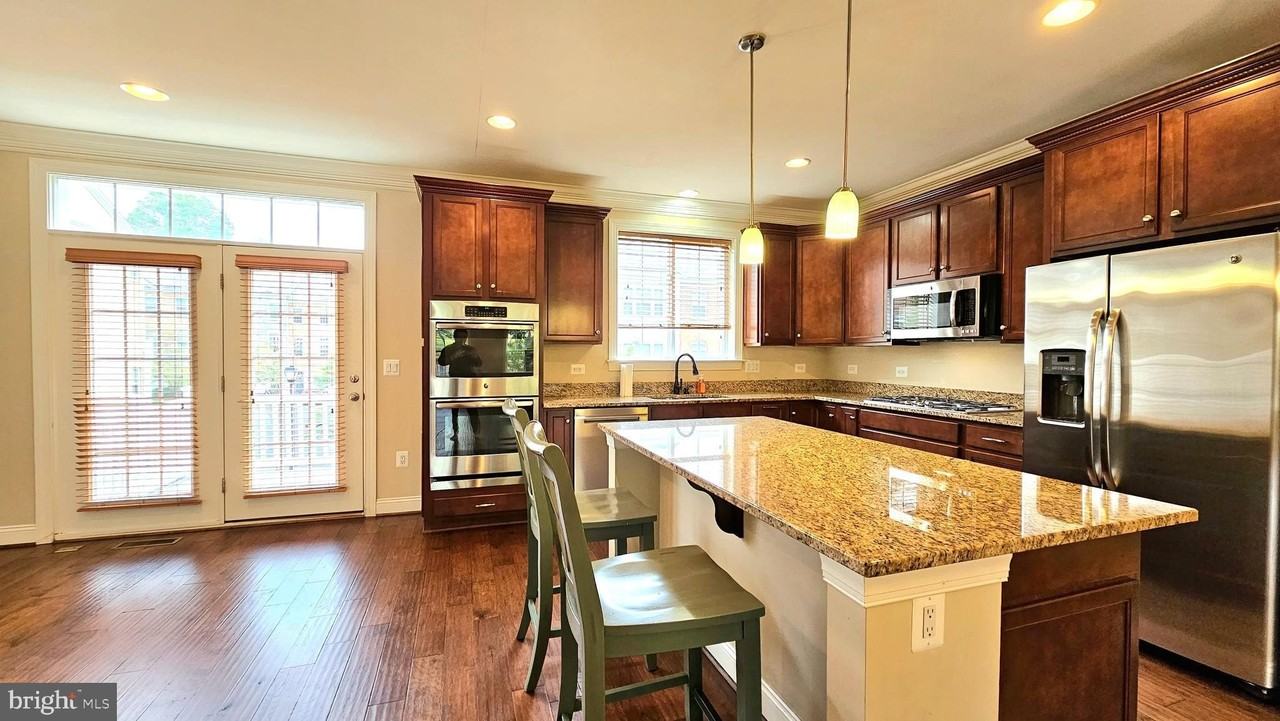 10607 School St - Photo 5 of 48