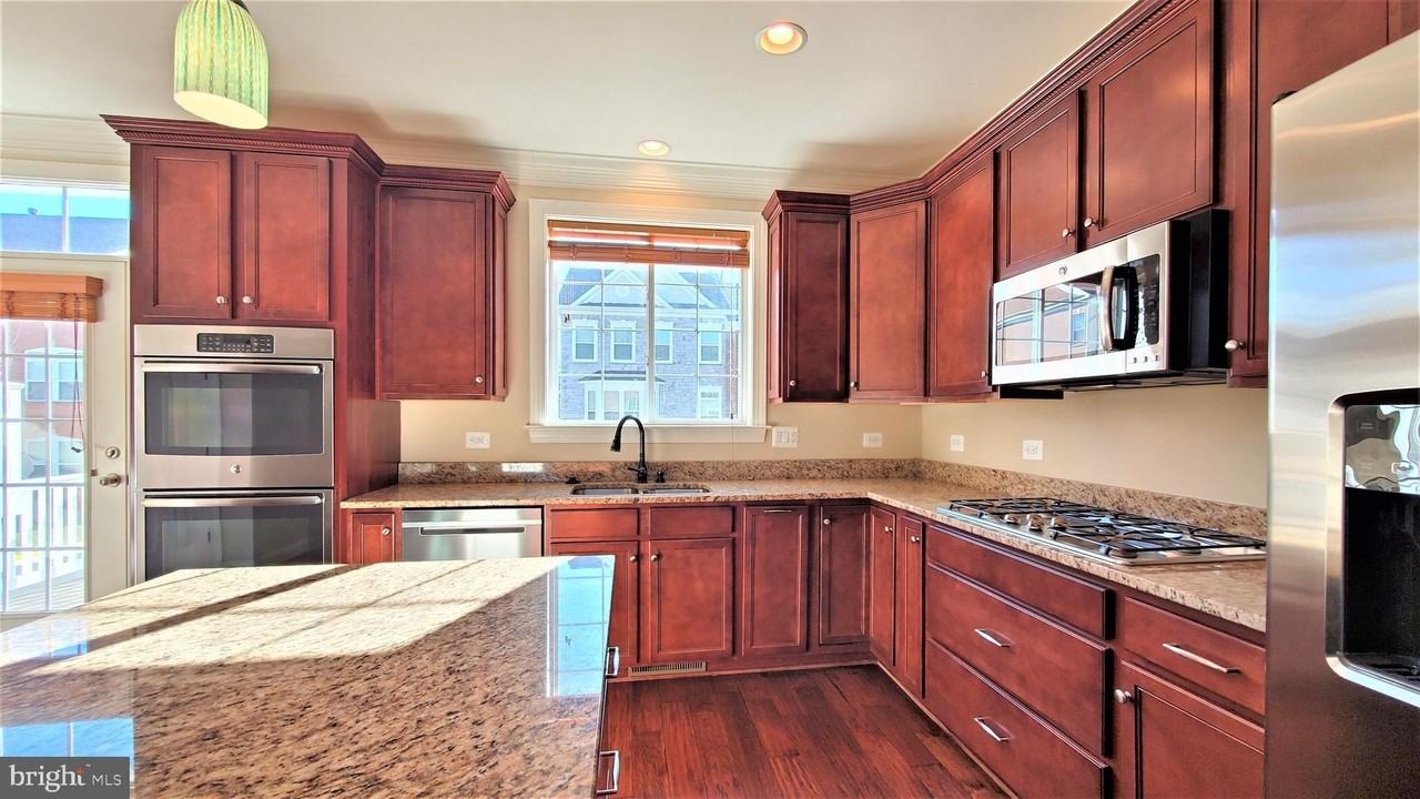 10607 School St - Photo 6 of 48