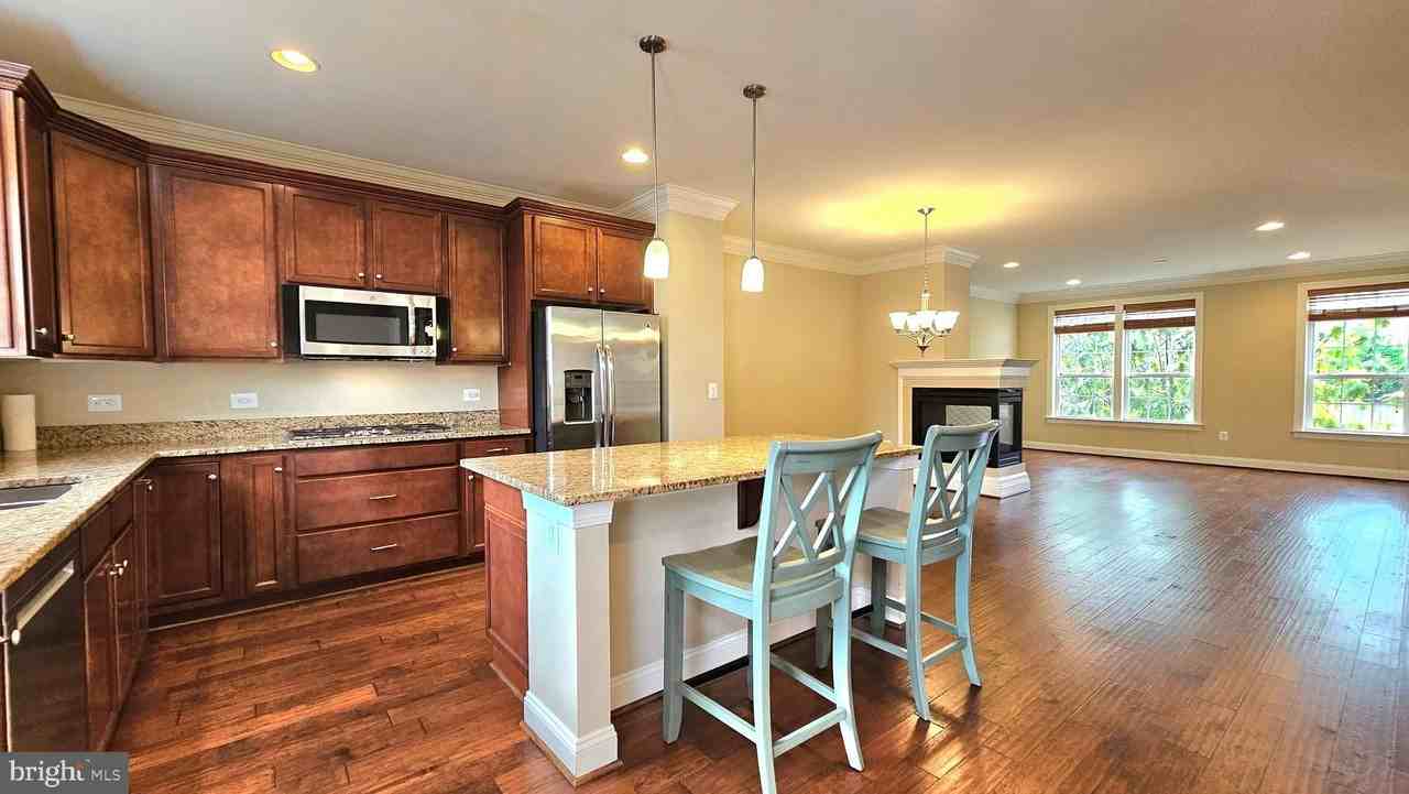 10607 School St - Photo 7 of 48