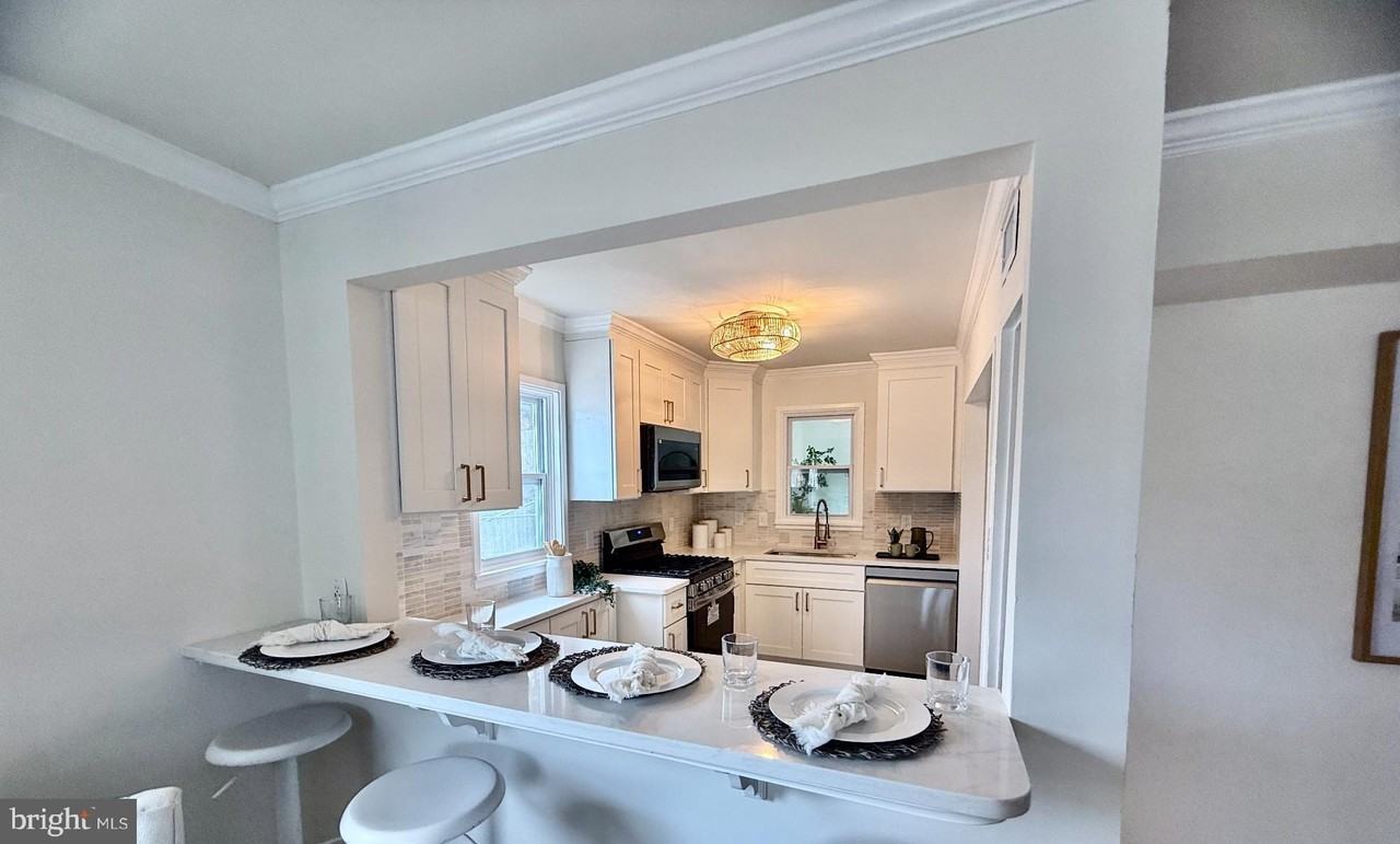 2415 Fairhaven Ave - Photo 4 of 25