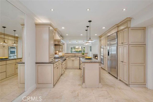 22762 Bayshore Ln - Photo 2 of 8