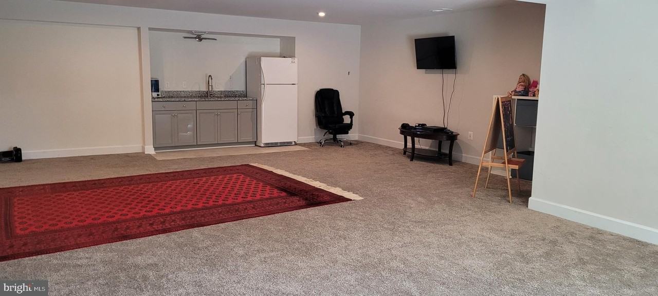 301 Petunia Way - Photo 2 of 10