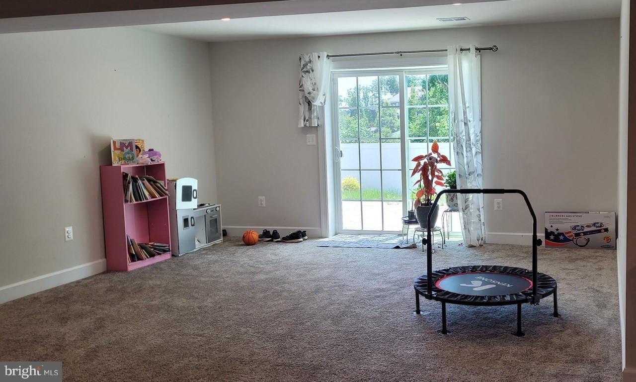 301 Petunia Way - Photo 3 of 10