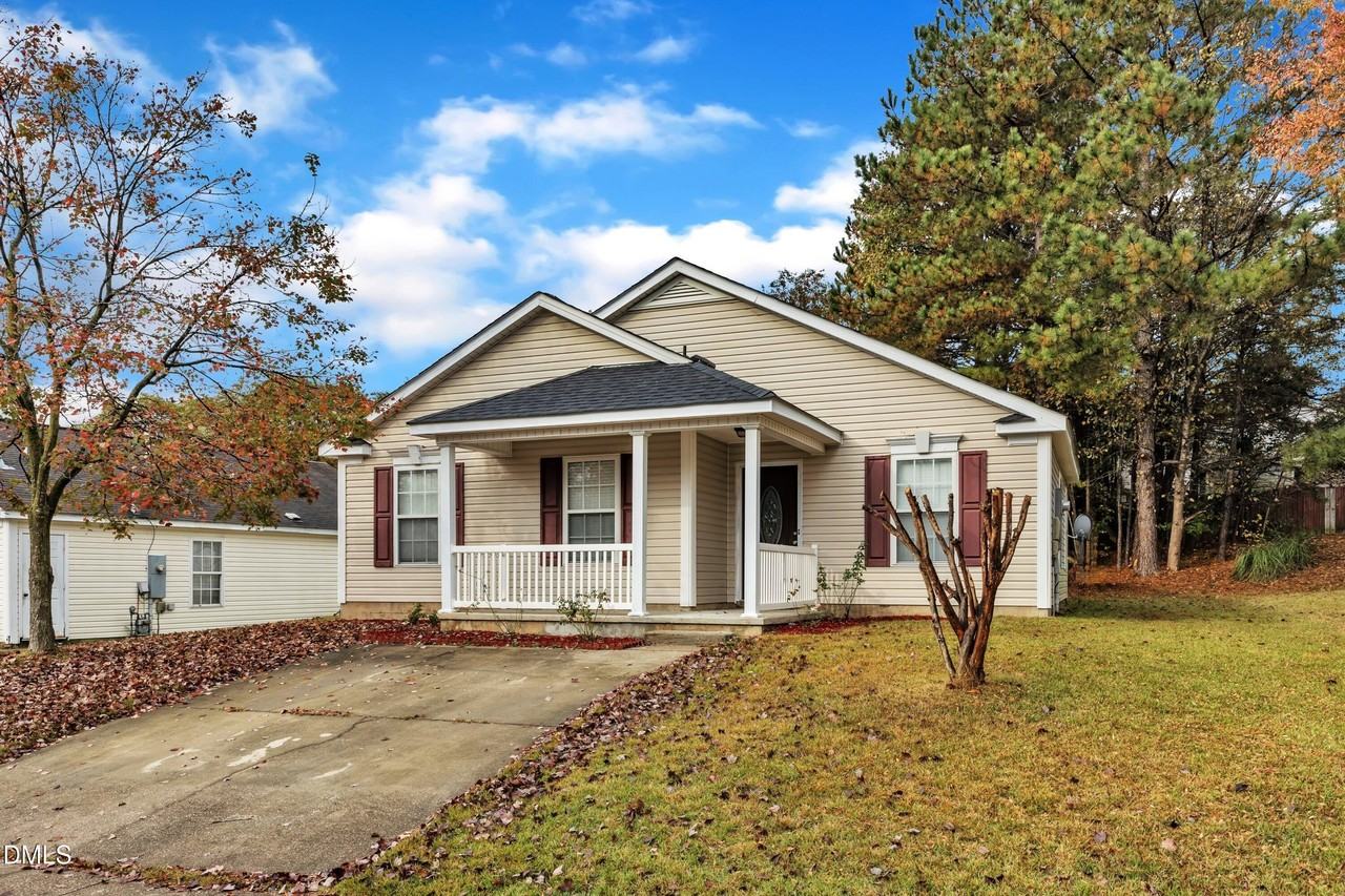 4917 Silverdene St - Photo 3 of 35