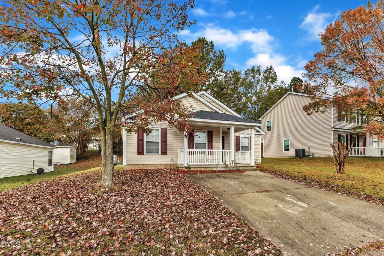 4917 Silverdene St - Photo 4 of 35