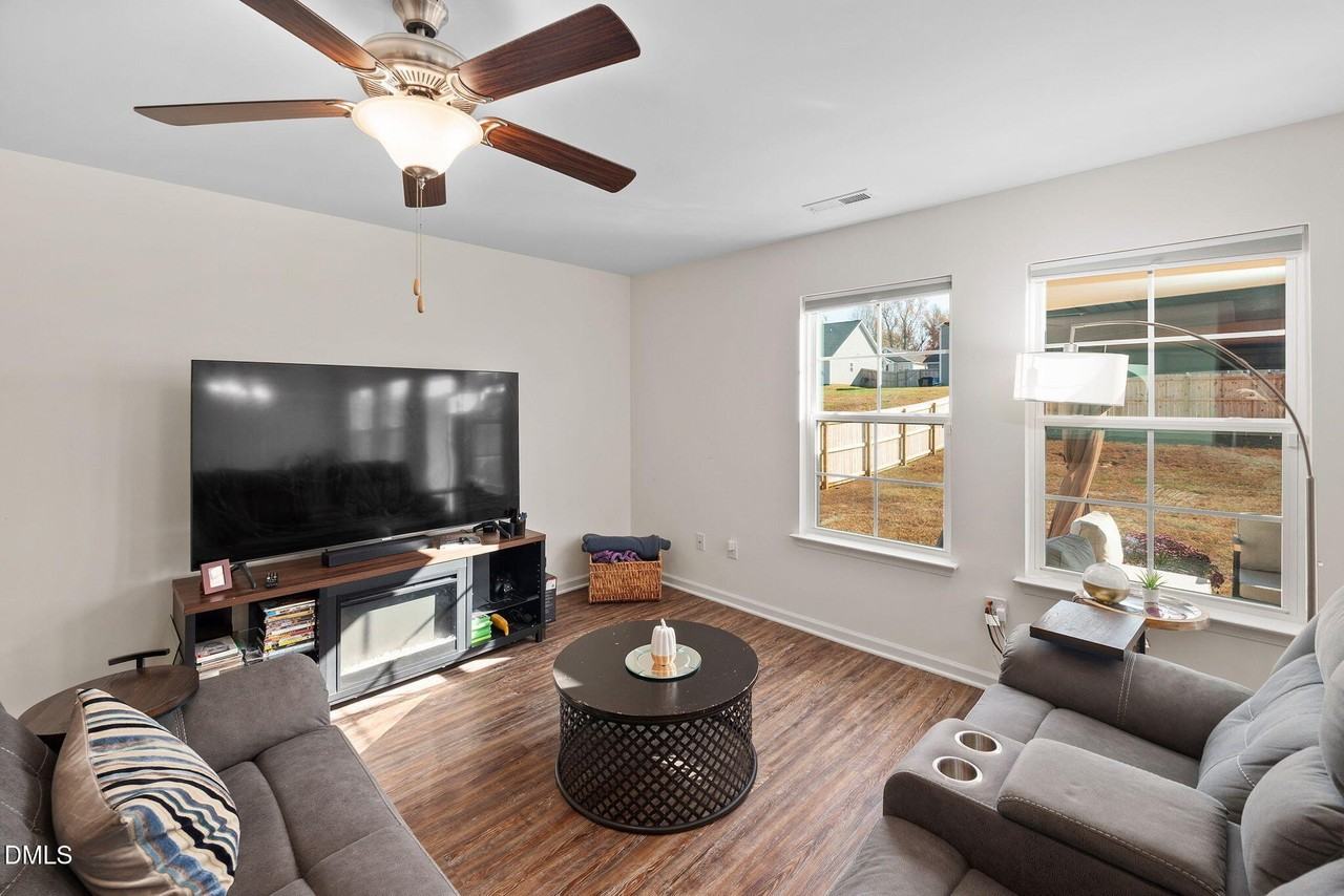 214 Brassfield Dr - Photo 2 of 39