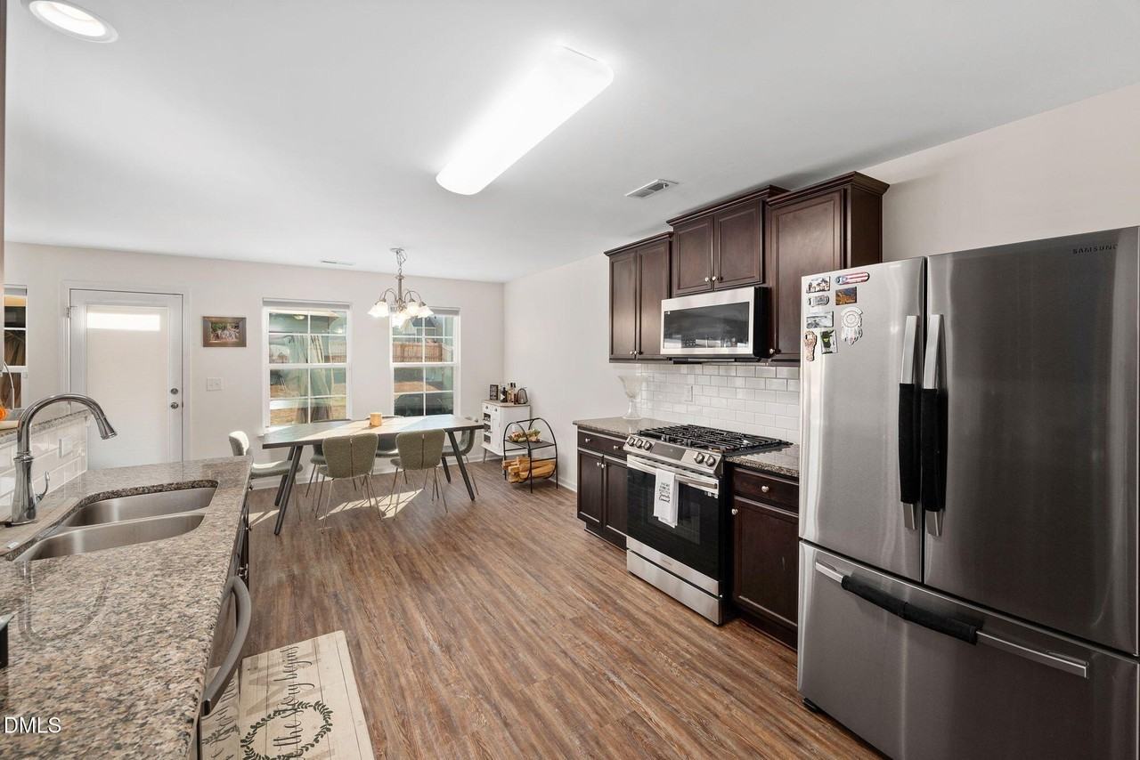 214 Brassfield Dr - Photo 4 of 39