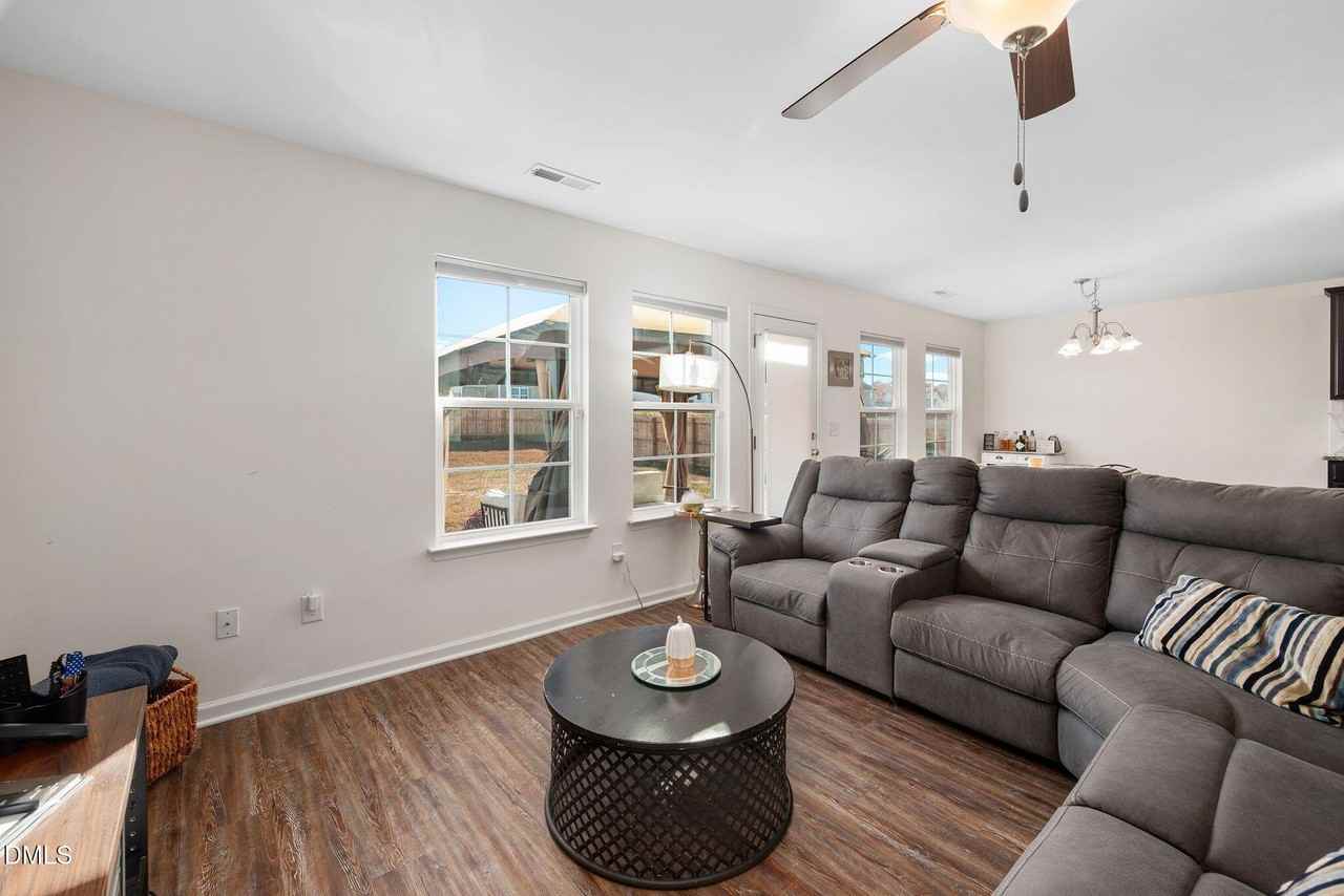 214 Brassfield Dr - Photo 6 of 39