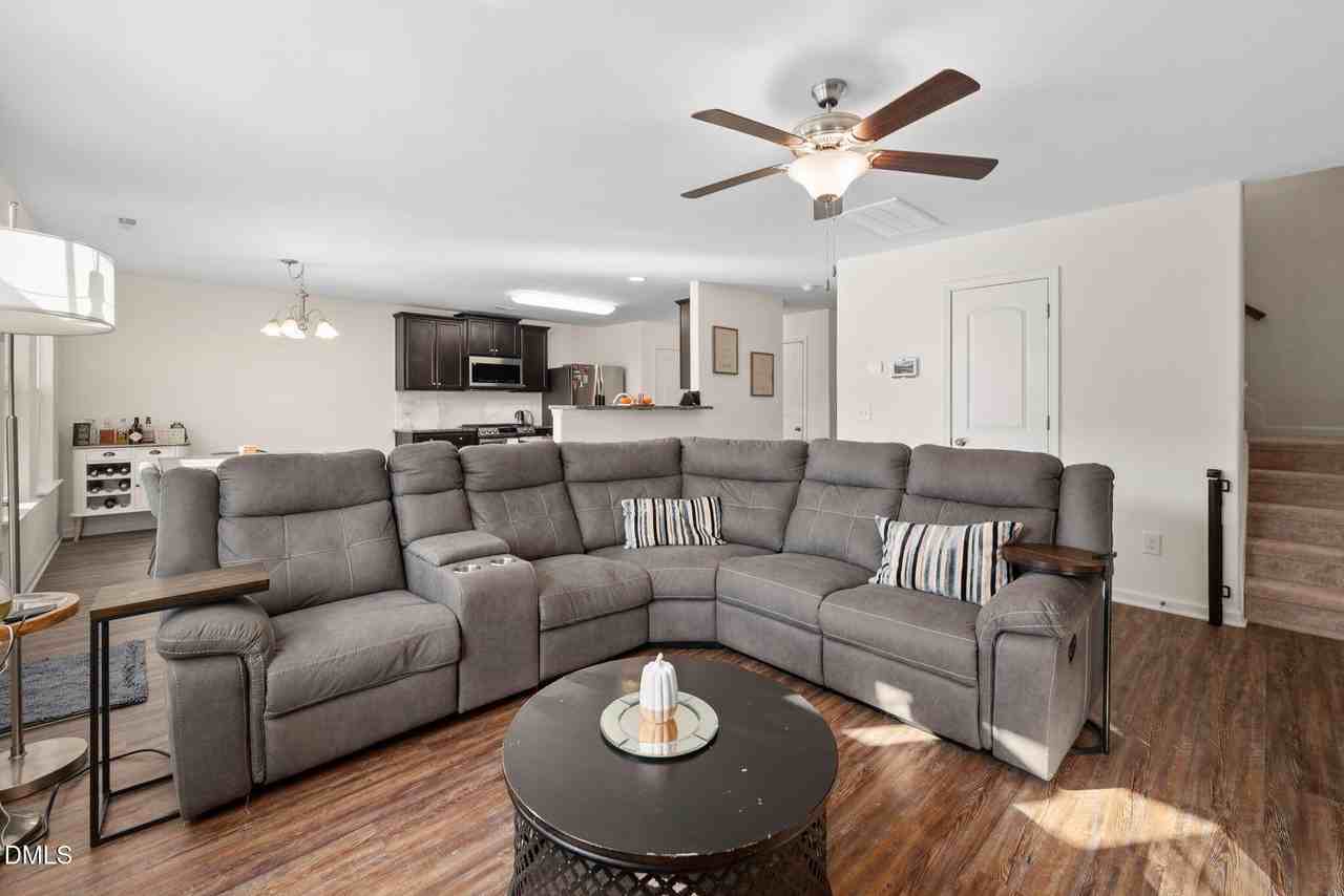 214 Brassfield Dr - Photo 7 of 39