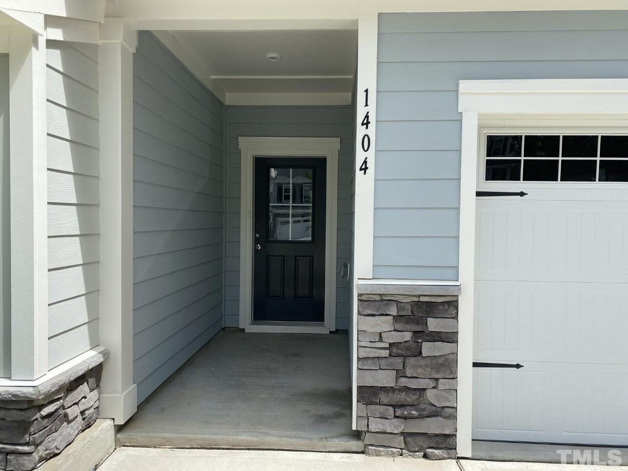 1404 Chipping Dr - Photo 2 of 28