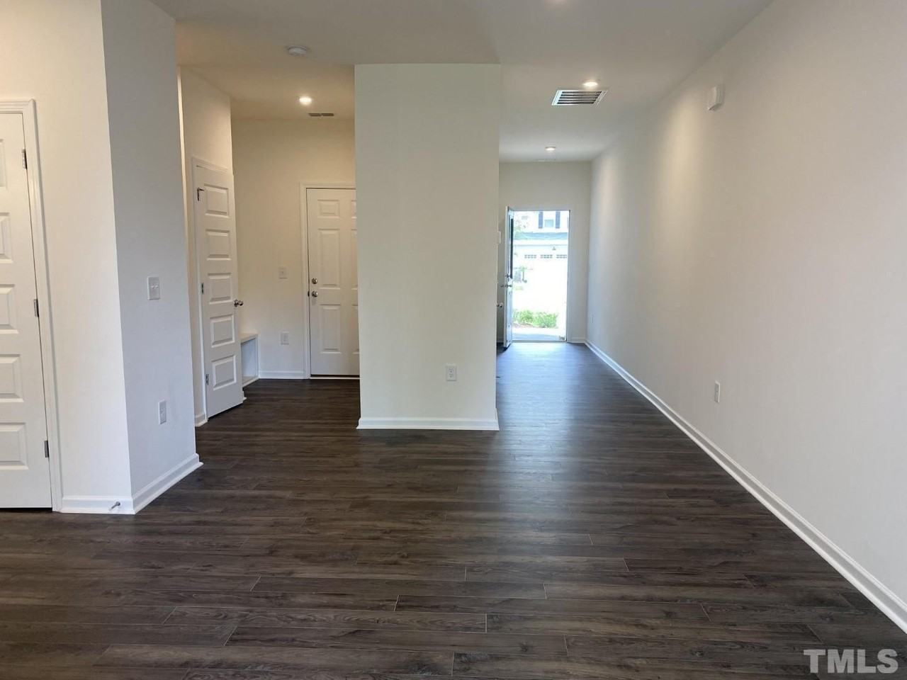 1404 Chipping Dr - Photo 4 of 28