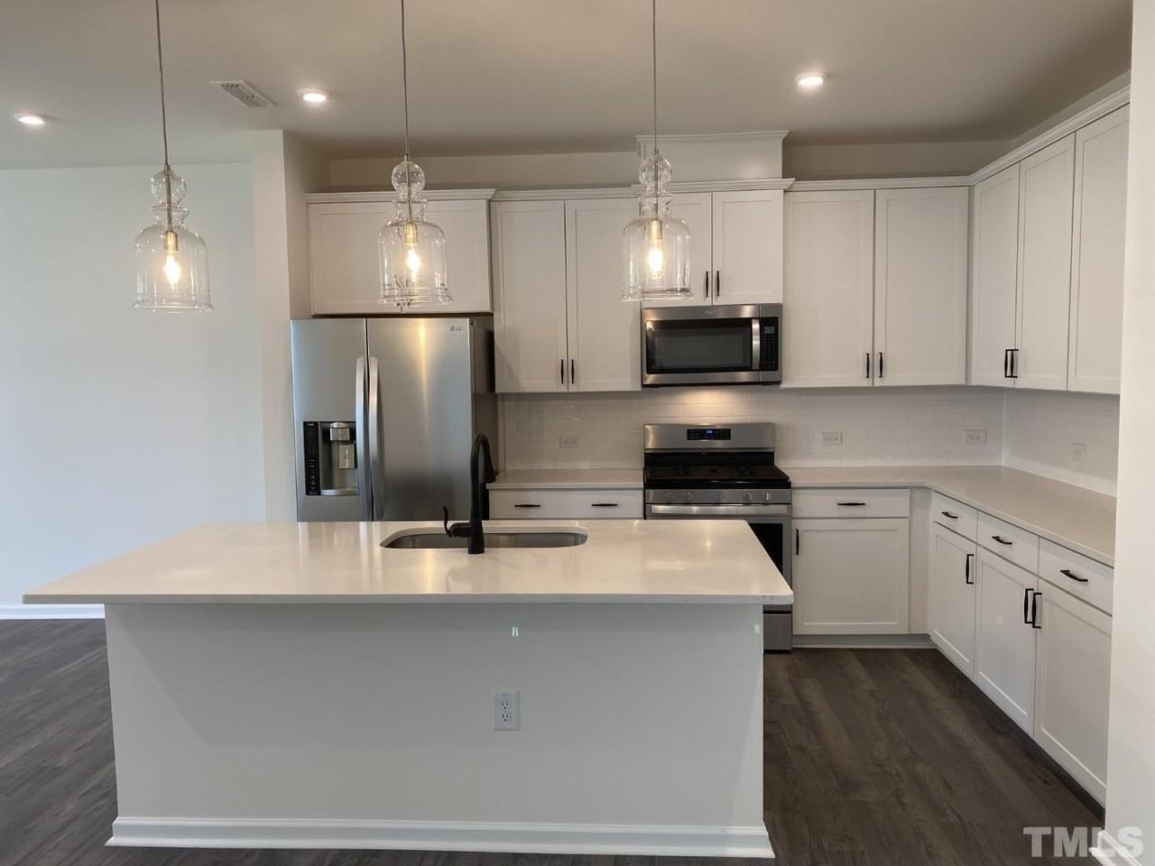 1404 Chipping Dr - Photo 7 of 28