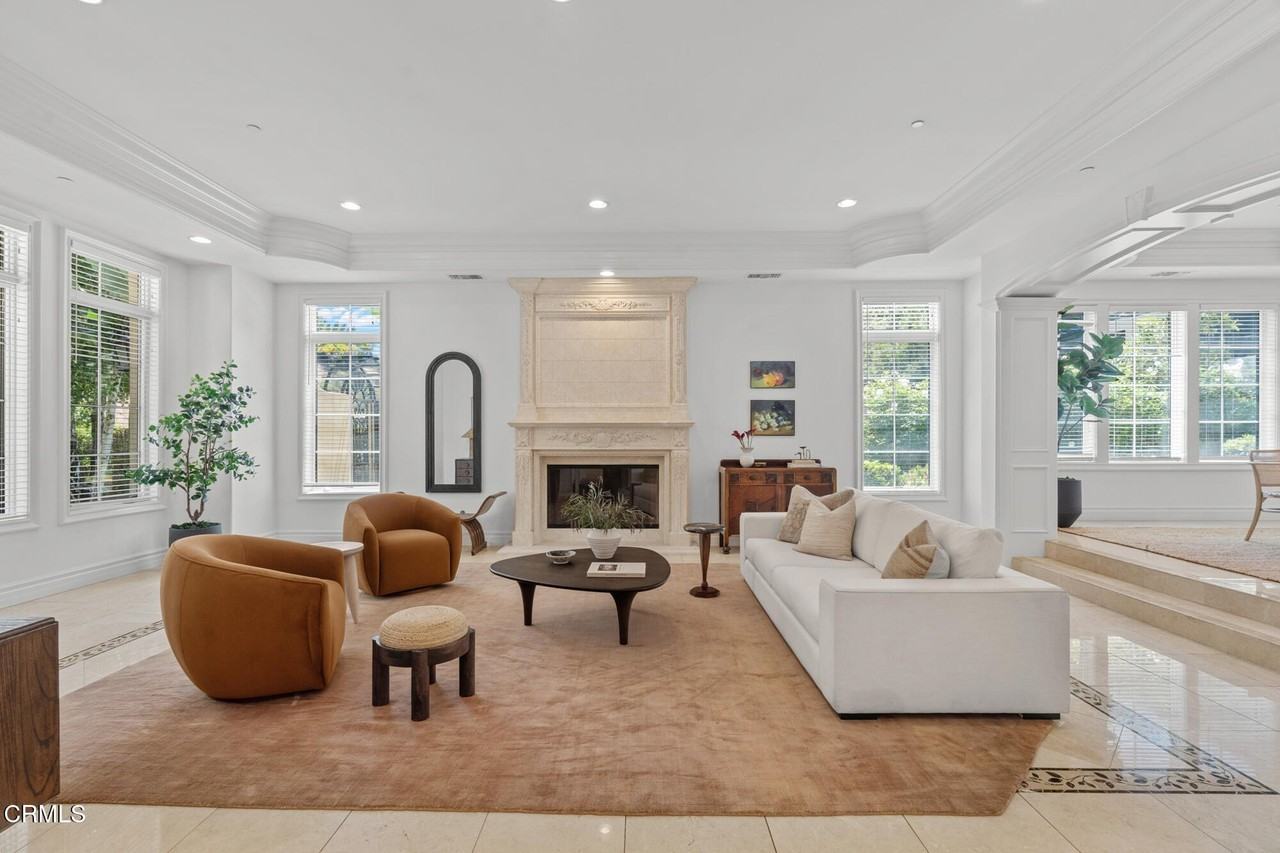 1571 N Bundy Dr - Photo 6 of 50