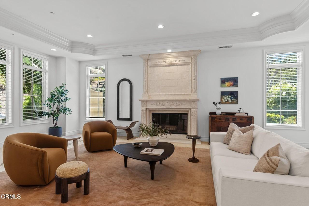 1571 N Bundy Dr - Photo 7 of 50