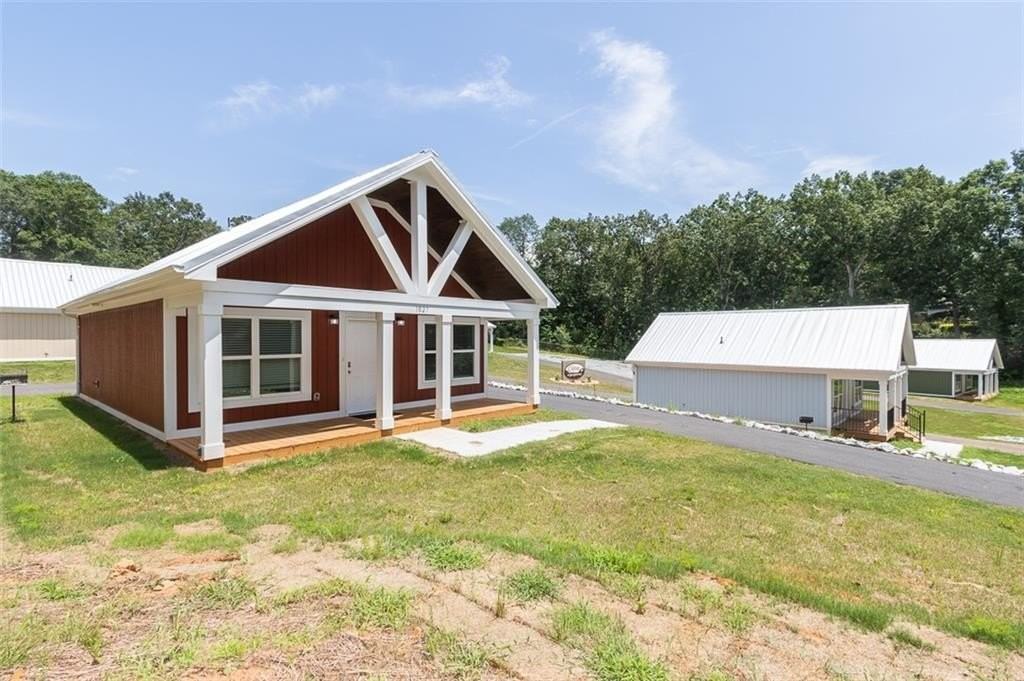 1027 Smyzer Rd - Photo 2 of 15