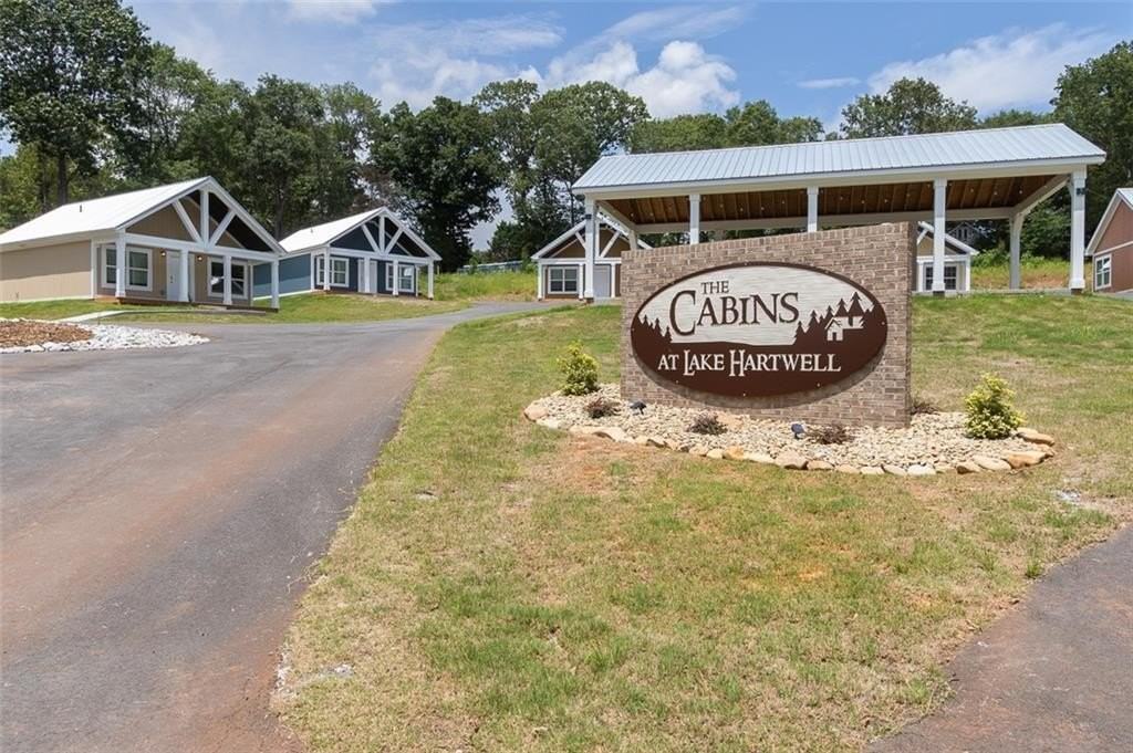 1027 Smyzer Rd - Photo 3 of 15