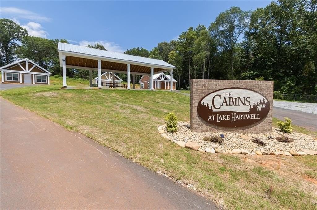 1027 Smyzer Rd - Photo 4 of 15