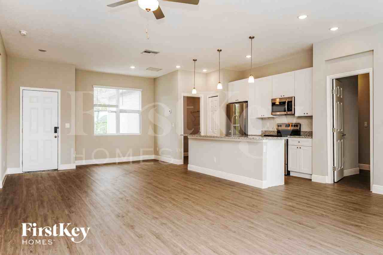 3120 Halsey Ave Se - Photo 2 of 15