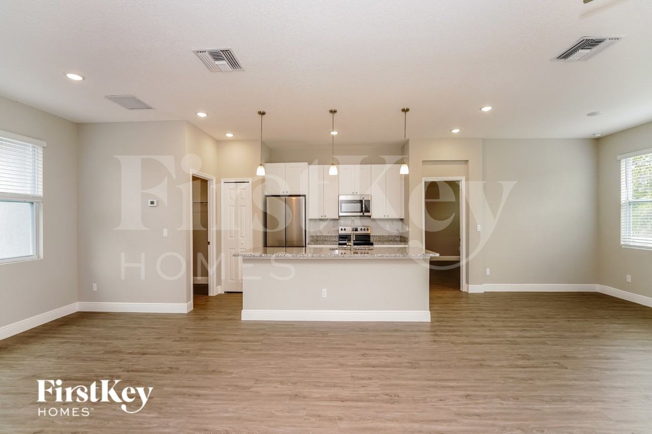 3120 Halsey Ave Se - Photo 3 of 15