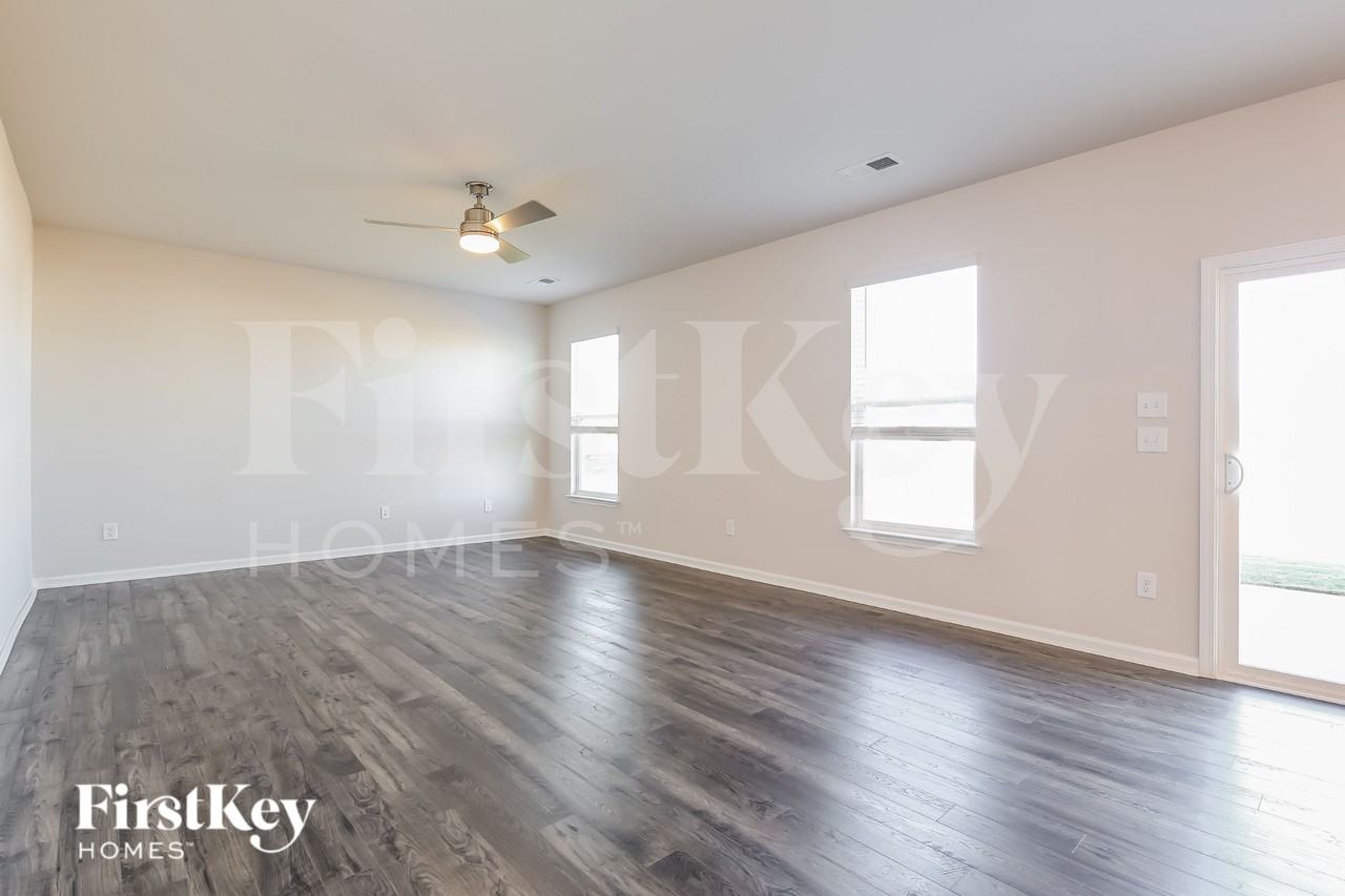 1104 Mission Hill Ln - Photo 3 of 16