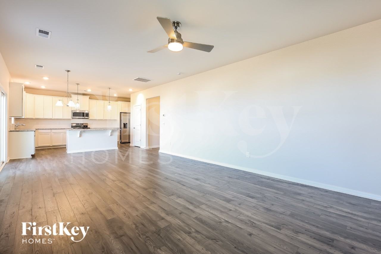 1104 Mission Hill Ln - Photo 4 of 16