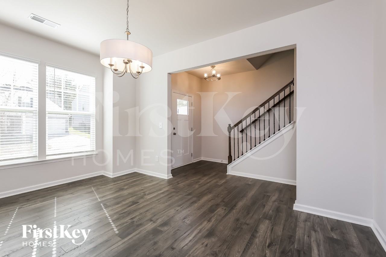 1104 Mission Hill Ln - Photo 5 of 16